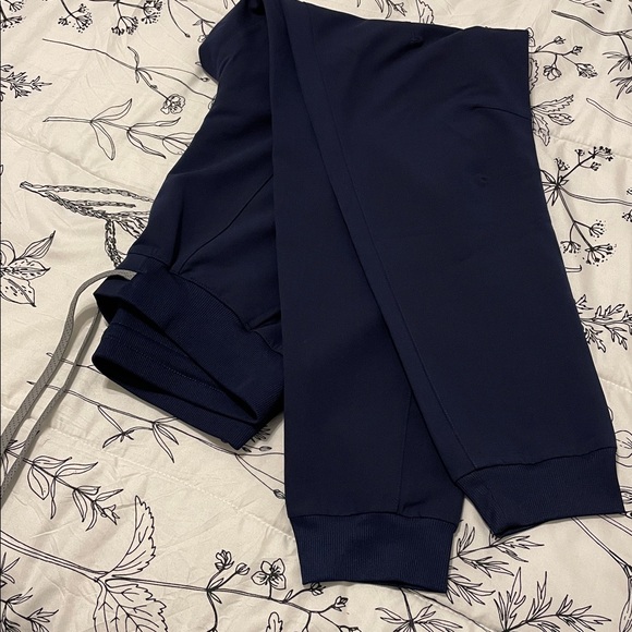 Fabletics Navy Blue women’s Scrubs Small/XSmall - Picture 8 of 10